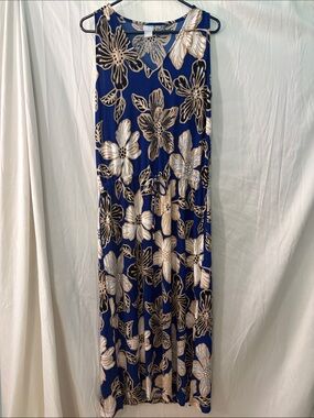 Chico's Navy and Cream Floral Maxi Dress Chico’s size 1, which is a size 8